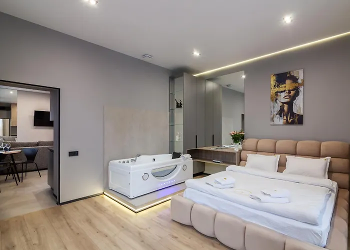 Royal Jacuzzi On Krehivska 10 St *