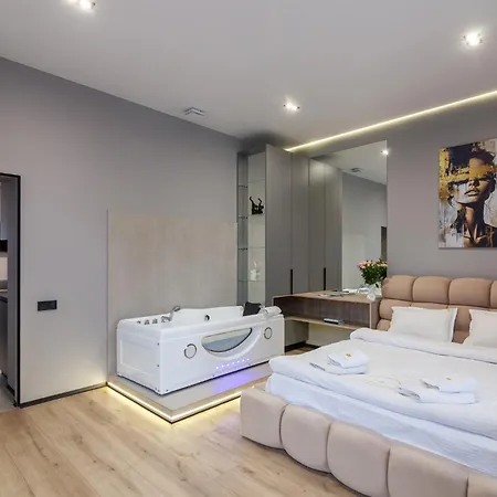 Royal Jacuzzi On Krehivska 10 St *