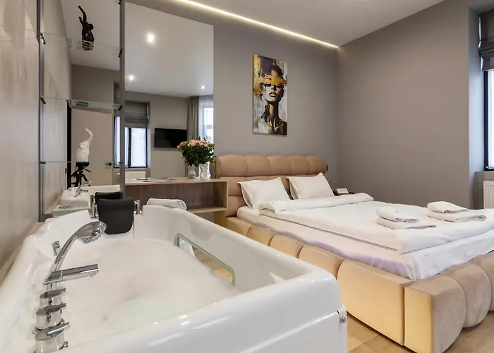 Royal Jacuzzi On Krehivska 10 St * إلفيف