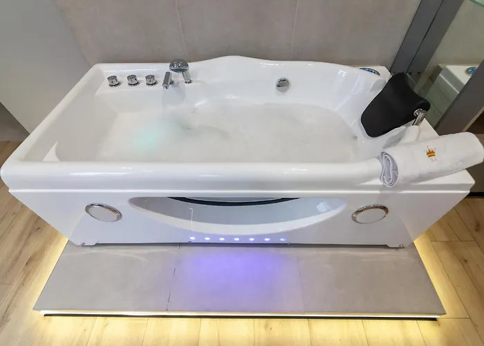 Royal Jacuzzi On Krehivska 10 St Apartamento